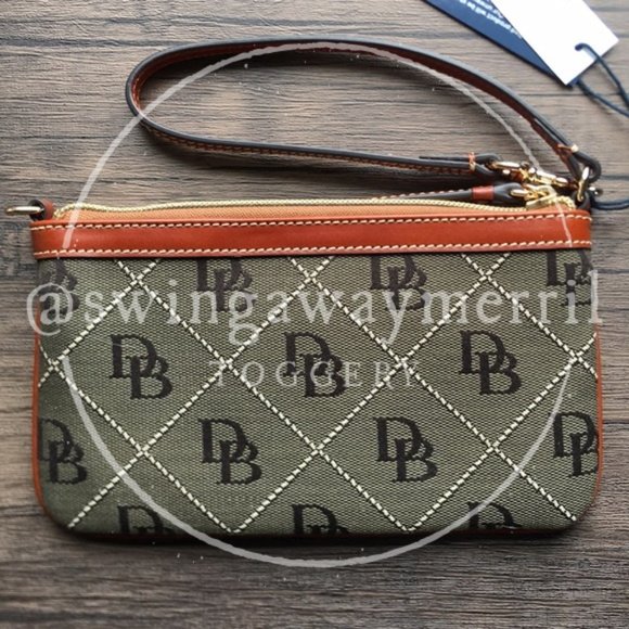 NWT Dooney & Bourke Large Slim Mini Bag / Wristlet - Picture 3 of 8